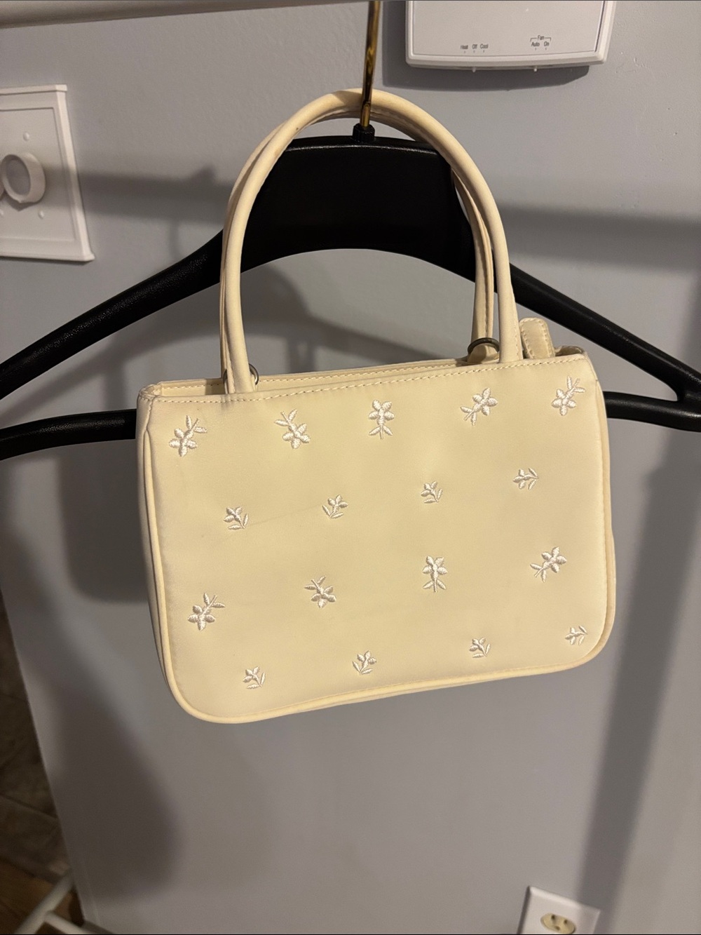Vintage Y2K Amanda Smith Cream Embroidered Floral Handbag